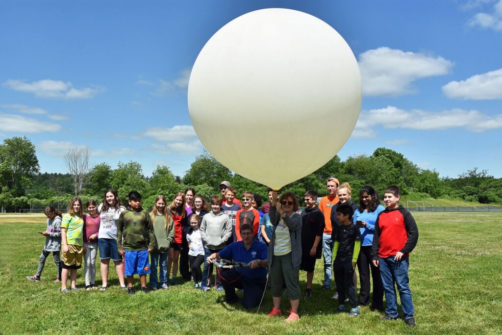 Students Launch a High-Altitude Balloon carrying Amateur Radio